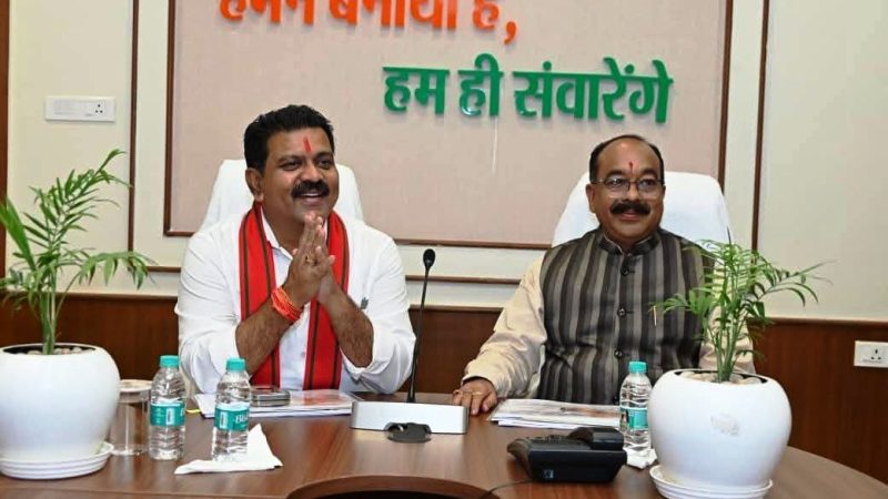 करसाय ता बस्तर बरसाय ता बस्तर : उप मुख्यमंत्री द्वय अरुण साव और विजय शर्मा ने बस्तर ओलंपिक की तैयारियों की समीक्षा की