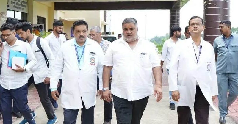 छात्रों की बात, जनप्रतिनिधि के साथ: संस्कृति मंत्री ने की मेडिकल छात्रों से चर्चा