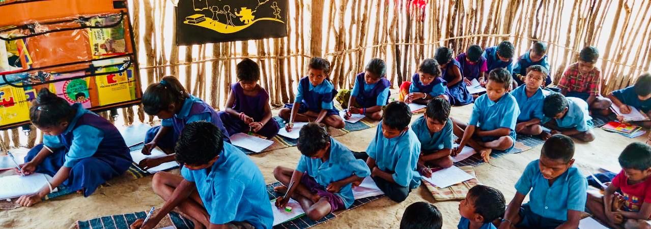 माओवादी प्रभावित सुरपनगुड़ा में शिक्षा की नई सुबह, युक्तिकरण योजना से नियुक्त हुए नियमित शिक्षक