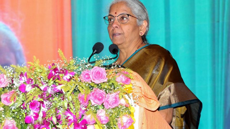 मुख्यमंत्री योगी और वित्त मंत्री निर्मला सीतारमण ने अयोध्या में दक्षिण भारत के तीन महान संगीतज्ञों की मूर्तियों का किया अनावरण