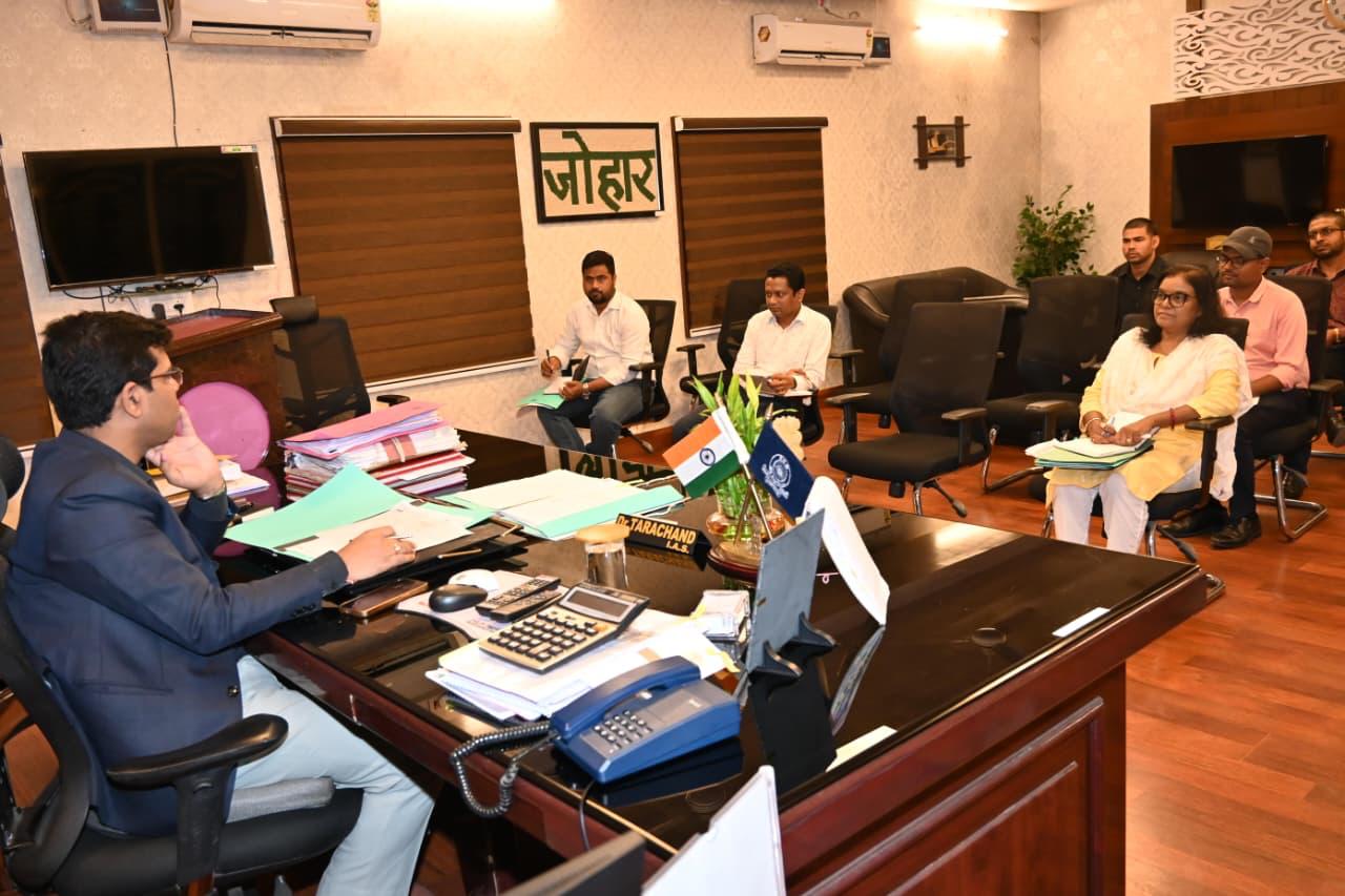 परिवहन विभाग की समीक्षा में उपायुक्त ने दिये सख्त निर्देश