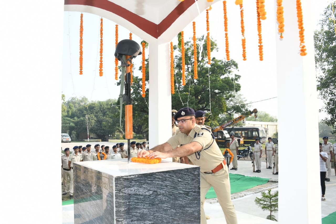 बेतिया में पुलिस संस्मरण दिवस पर शहीदों को दी गई श्रद्धांजलि