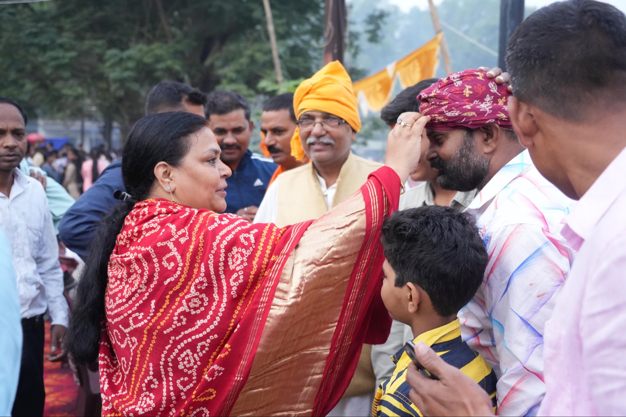 ग्रामीण विकास मंत्री दीपिका पांडेय सिंह ने भगवान सूर्य को अर्पित किया अर्घ्य