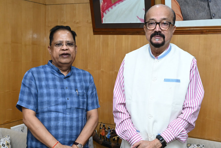 राज्यपाल रमेन डेका से विधायक अमर अग्रवाल ने की सौजन्य मुलाकात