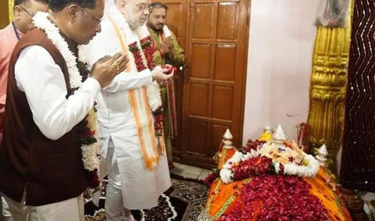 केंद्रीय गृह मंत्री अमित शाह और मुख्यमंत्री साय ने मां दंतेश्वरी की पूजा-अर्चना कर देश-प्रदेश की सुख-शांति, समृद्धि और खुशहाली का मांगा आशीर्वाद