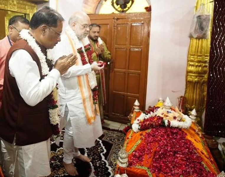 केंद्रीय गृह मंत्री अमित शाह और मुख्यमंत्री साय ने मां दंतेश्वरी की पूजा-अर्चना कर देश-प्रदेश की सुख-शांति, समृद्धि और खुशहाली का मांगा आशीर्वाद