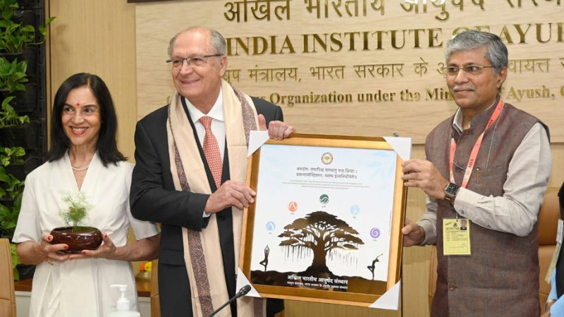 ब्राज़ील के उपराष्ट्रपति महामहिम गेराल्डो अल्कमिन ने नई दिल्ली में अखिल भारतीय आयुर्वेद संस्थान का दौरा किया; आयुर्वेद को स्वास्थ्य और ज्ञान का 5,000 वर्ष पुराना खजाना बताया