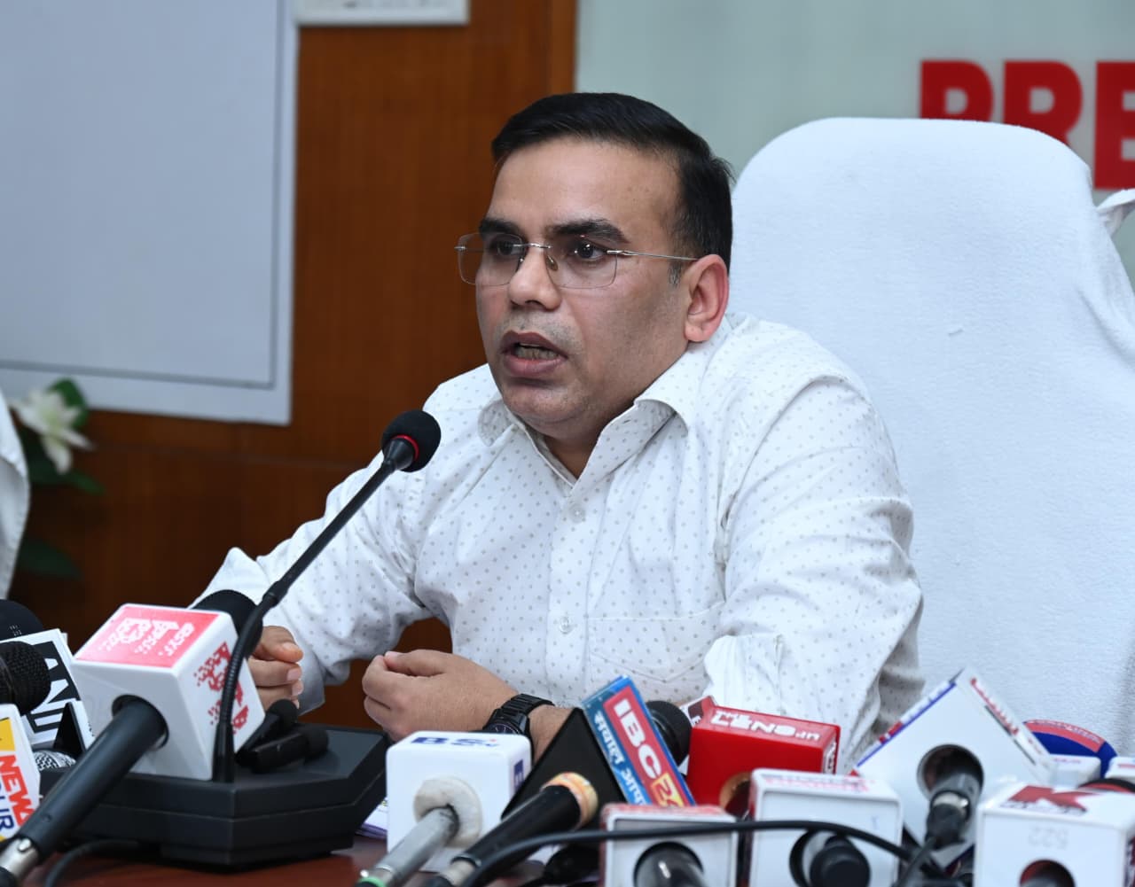 छत्तीसगढ़ में मतदाता सूची के गहन पुनरीक्षण का शुरुआत! राजनीतिक दलों के साथ सीईओ ने की महत्वपूर्ण बैठक तथा विभिन्न मीडिया संस्थानों के साथ प्रेस वार्ता