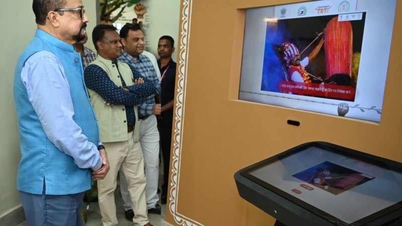 राज्यपाल रमेन डेका ने भव्य जनजातीय संग्रहालय का लिया जायजा