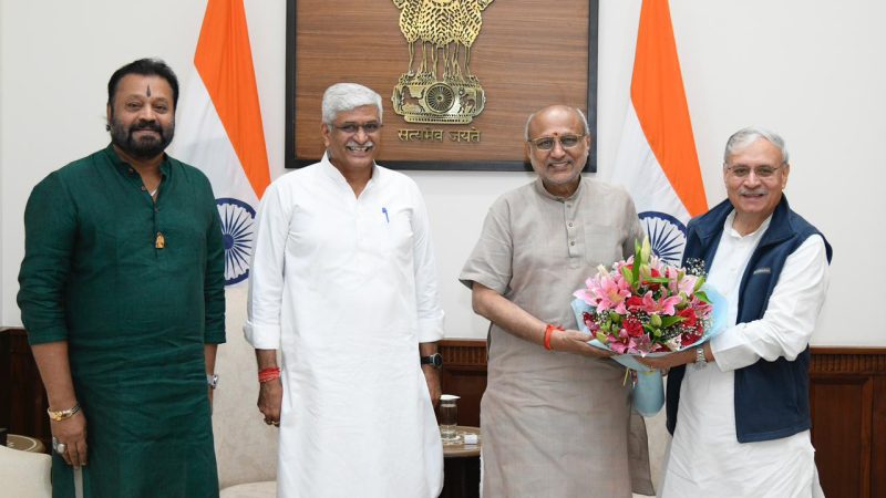 उपराष्ट्रपति को पर्यटन एवं संस्कृति मंत्रालय की प्रमुख पहलों की जानकारी दी गई