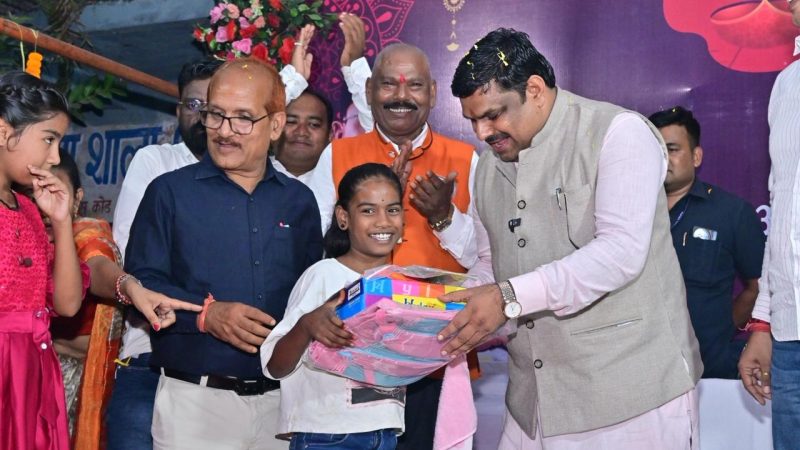 शिक्षा मंत्री गजेन्द्र यादव ने बच्चों संग “विष्णु के दिया”  कार्यक्रम में मनाई दीपावली — शिक्षा, संस्कृति और आनंद का संगम