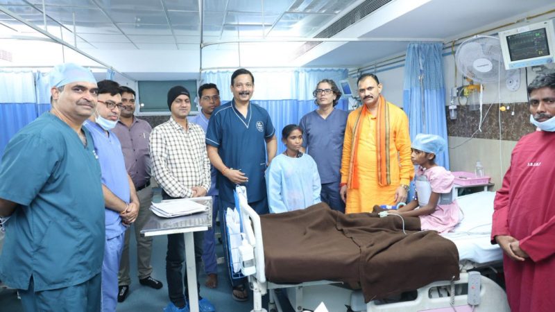 पापा, मैं ठीक हो गई – दिल की बीमारी से ठीक होकर घर लौट रही है मासूम शांभवी