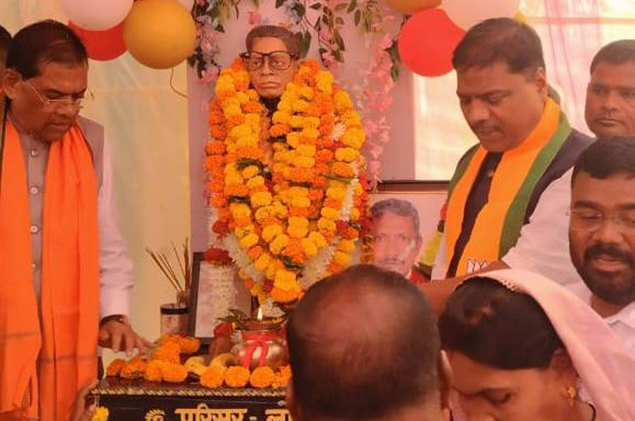 पूर्व सांसद स्व.श्यामलाल धुर्वे की स्मृति में आयोजित कार्यक्रम में शामिल हुए मंत्री कश्यप