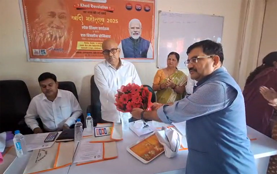 अमेठी में खादी महोत्सव 2025: “हर घर स्वदेशी, घर घर स्वदेशी” थीम पर आयोजित कार्यक्रम