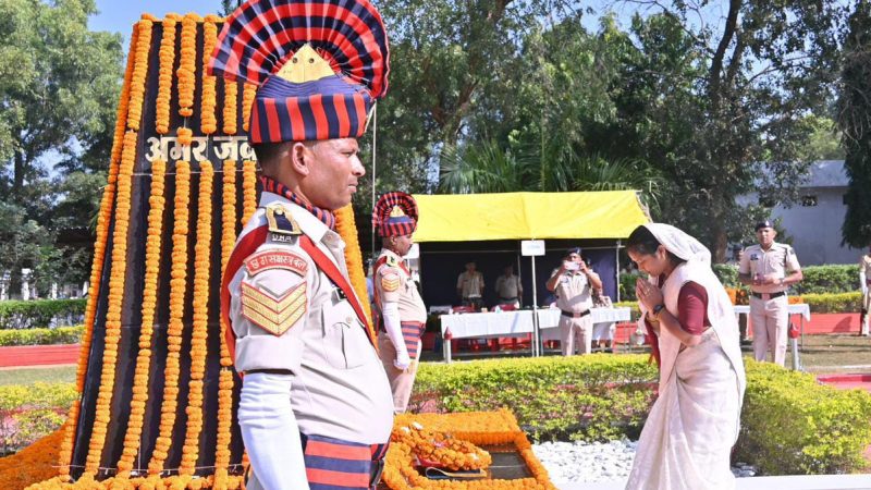 पुलिस स्मृति दिवस पर मंत्री श्रीमती लक्ष्मी राजवाड़े ने शहीद जवानों को दी श्रद्धांजलि