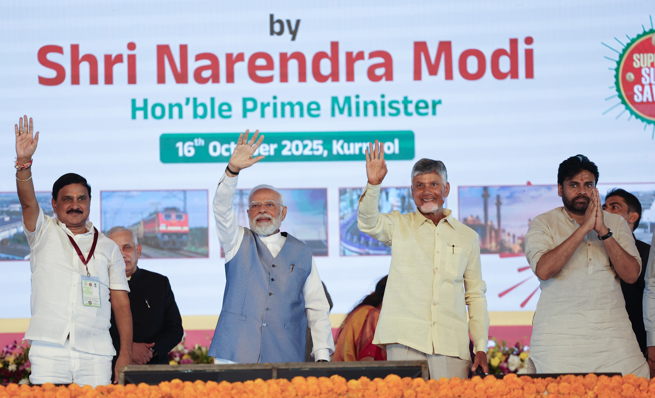 प्रधानमंत्री नरेन्द्र मोदी ने आंध्र प्रदेश के कुरनूल में 13,430 करोड़ रुपये की विकास परियोजनाओं का शिलान्यास, उद्घाटन और लोकार्पण किया