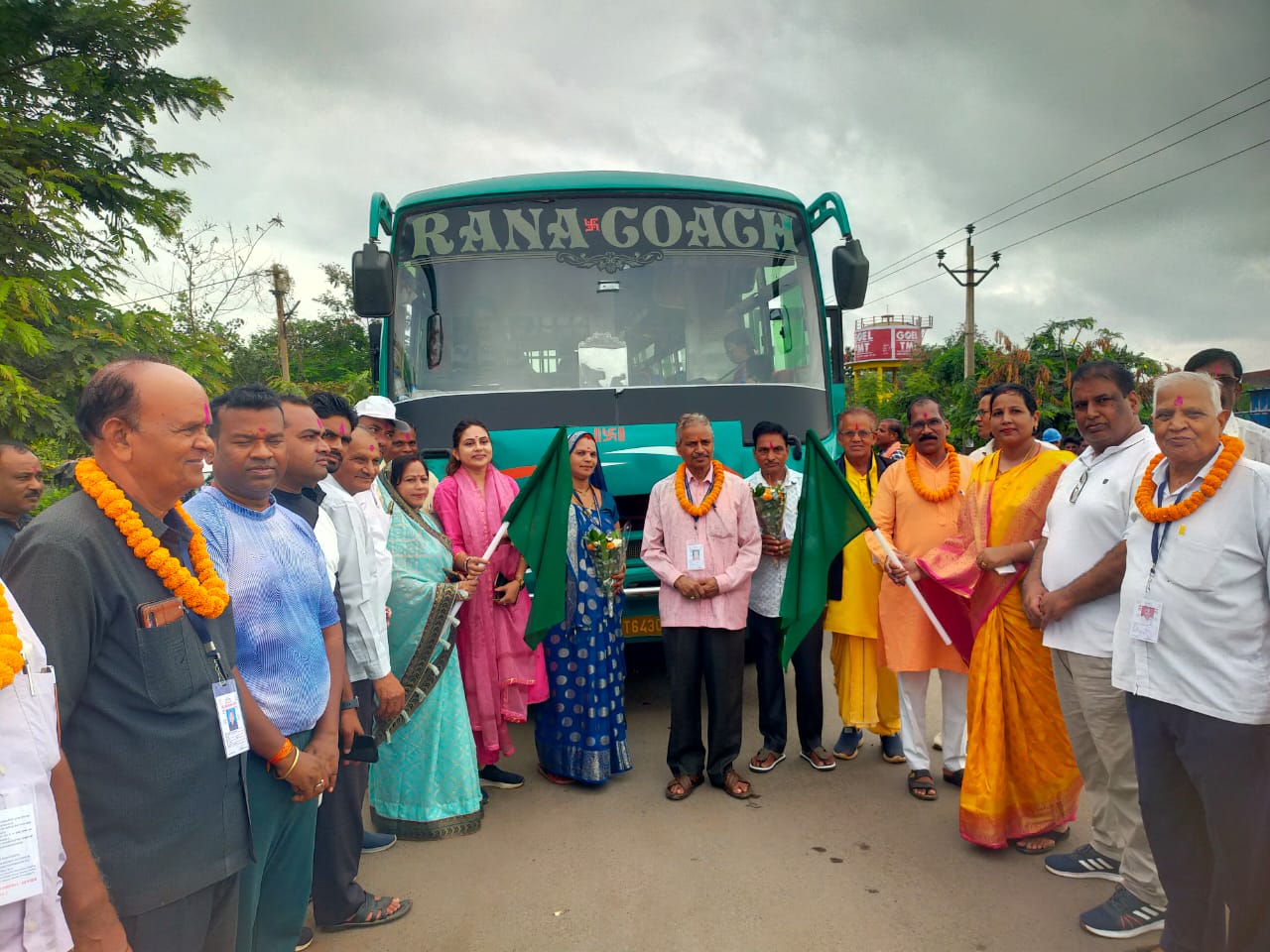 श्री रामलला एवं काशी विश्वनाथ मंदिर के दर्शन के लिए जांजगीर जिले से श्रद्धालुओं का दल रवाना