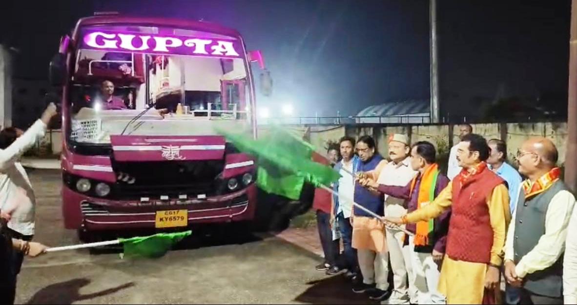 श्रीरामलला दर्शन योजना के तहत बस्तर जिले के 87 तीर्थ यात्रियों को किया गया रवाना