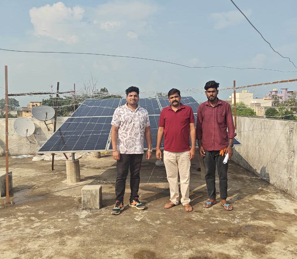 सूरज की रोशनी से जगमगाया प्रेम का घर