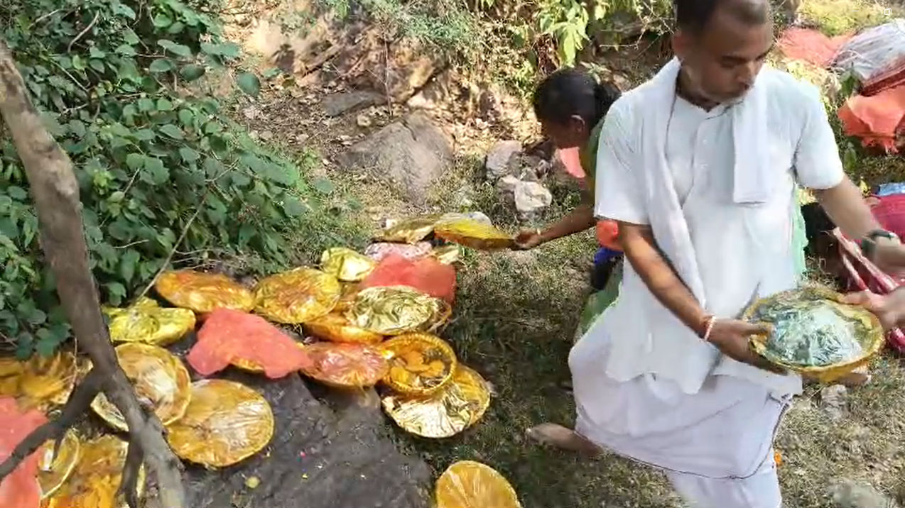 वृंदावन में भव्य गोवर्धन पूजा और अन्नकूट महोत्सव, देश-विदेश से भक्तों की भारी भीड़