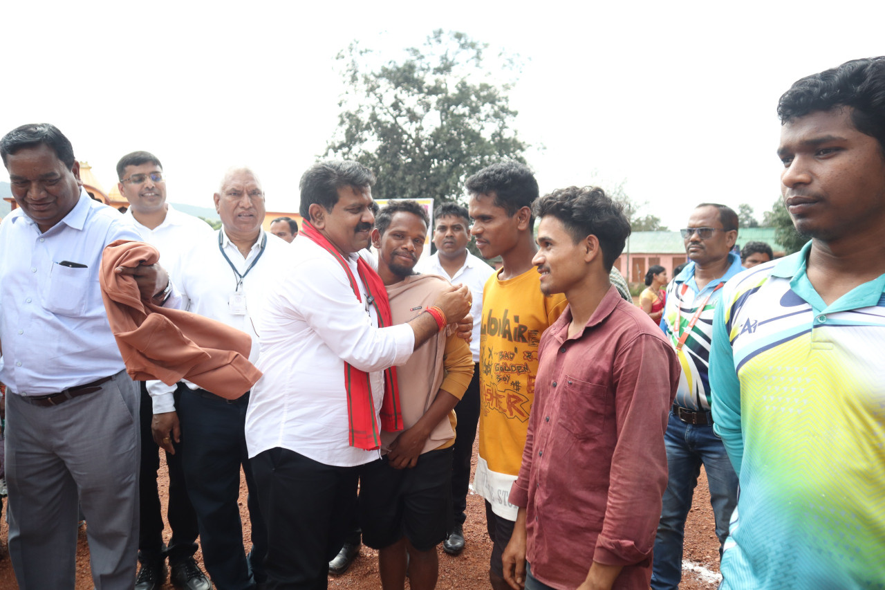 पूर्व सांसद स्व. श्यामलाल धुर्वे की स्मृति में आयोजित कार्यक्रम में शामिल हुए मंत्री कश्यप