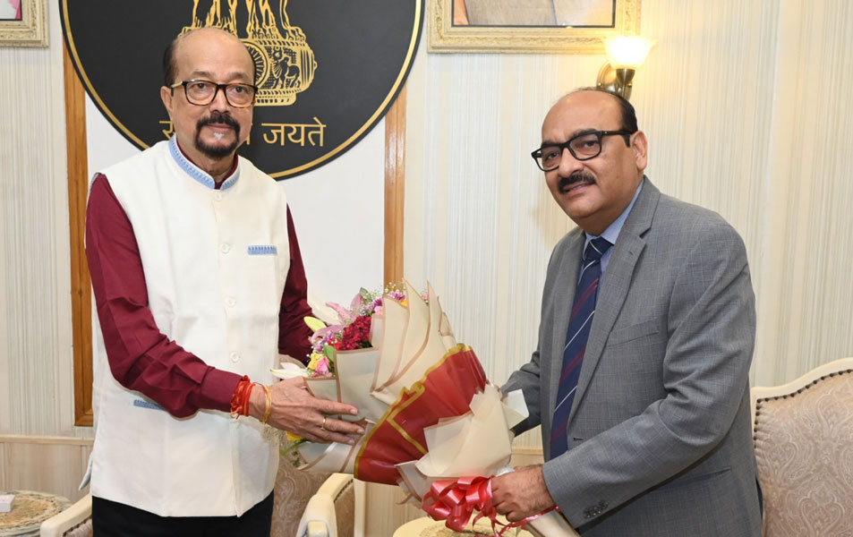 राज्यपाल रमेन डेका से नव नियुक्त मुख्य सचिव ने सौजन्य भेंट की