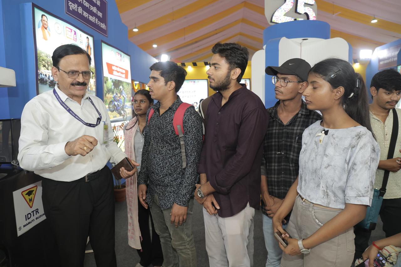 परिवहन विभाग दे रहा सुरक्षित वाहन संचालन और आधुनिक परिवहन सेवाओं की उपयोगी जानकारी