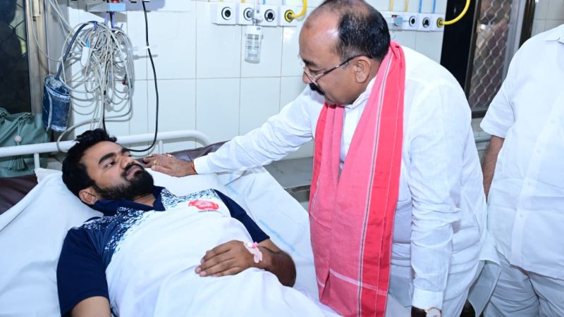 उप मुख्यमंत्री अरुण साव रेल हादसे में घायल लोगों से मिले