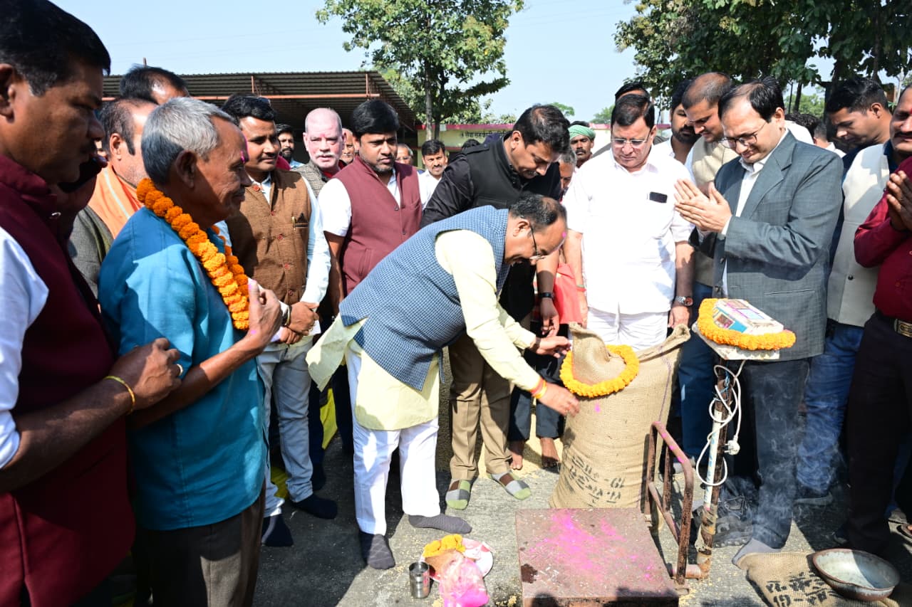 उप मुख्यमंत्री अरुण साव ने किया धान खरीदी का शुभारंभ