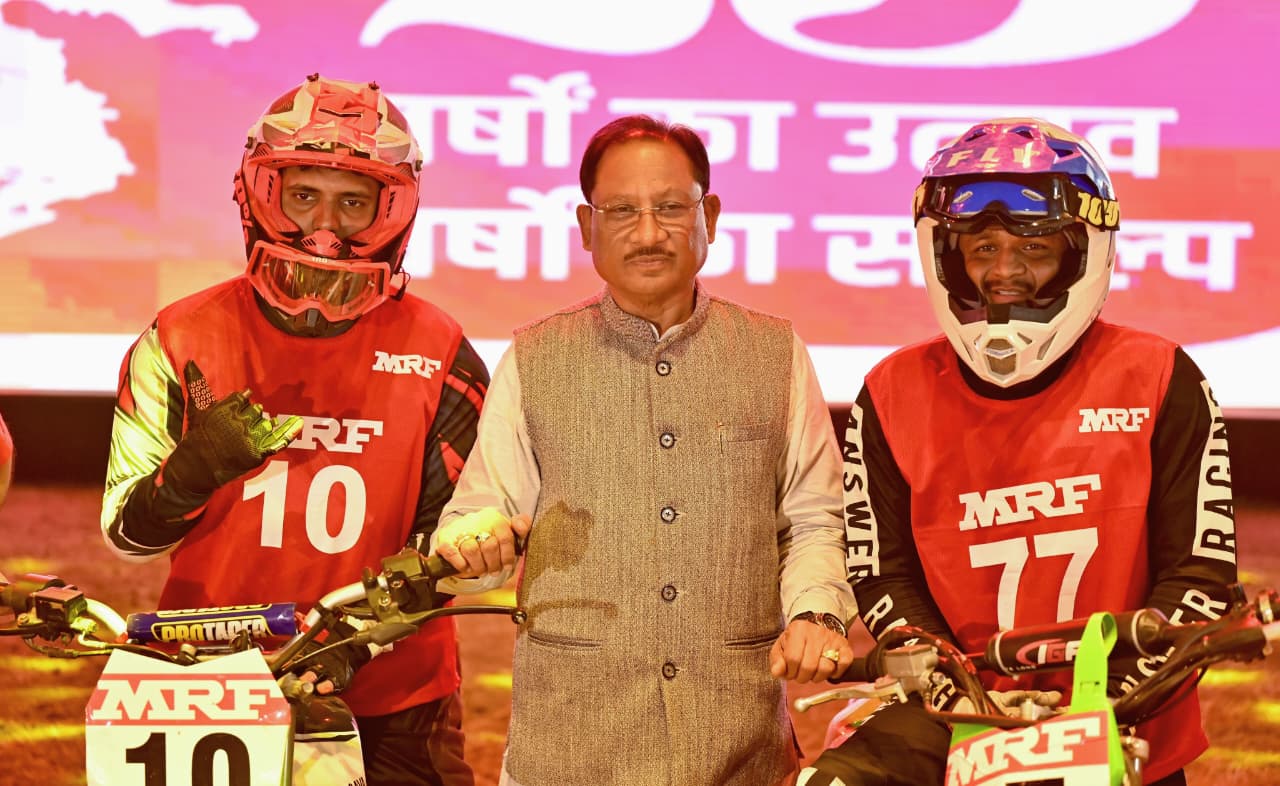 राष्ट्रीय सुपरक्रॉस बाइक रेसिंग चैंपियनशिप-2025 का रोमांच रायपुर में : मुख्यमंत्री विष्णु देव साय ने बढ़ाया युवाओं का हौसला