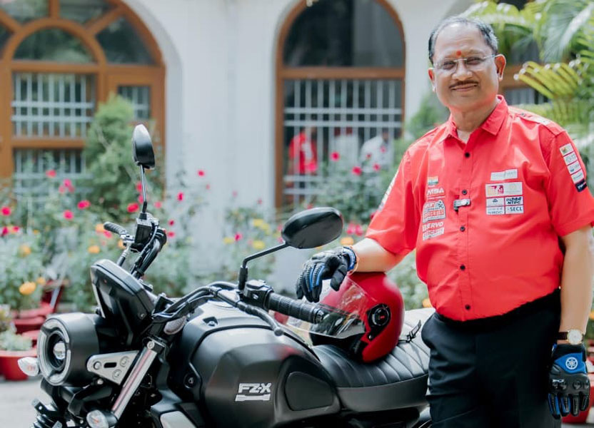 मुख्यमंत्री विष्णुदेव साय ने स्वयं बाइक चलाकर युवाओं को दिया सुरक्षित ड्राइविंग का संदेश