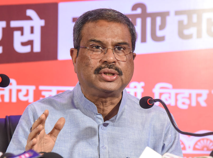 राहुल गांधी के आरोपों पर धर्मेंद्र प्रधान का पलटवार