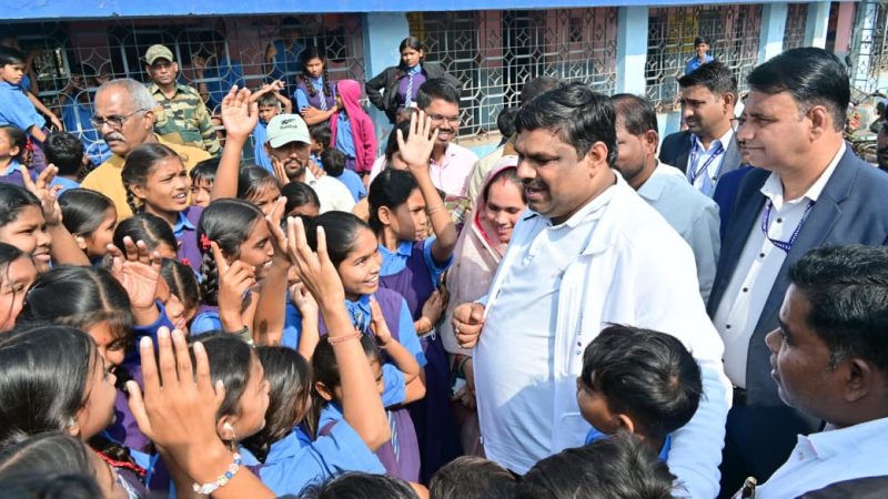 पोटिया प्राइमरी एवं मिडिल स्कूल का शिक्षा मंत्री गजेन्द्र यादव ने किया निरीक्षण
