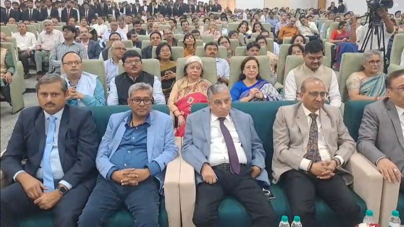 इलाहाबाद सेंट्रल यूनिवर्सिटी में आयोजित सेमिनार में भारत के मुख्य न्यायाधीश डॉ. बी.आर. गवई ने बतौर मुख्य अतिथि शिरकत की