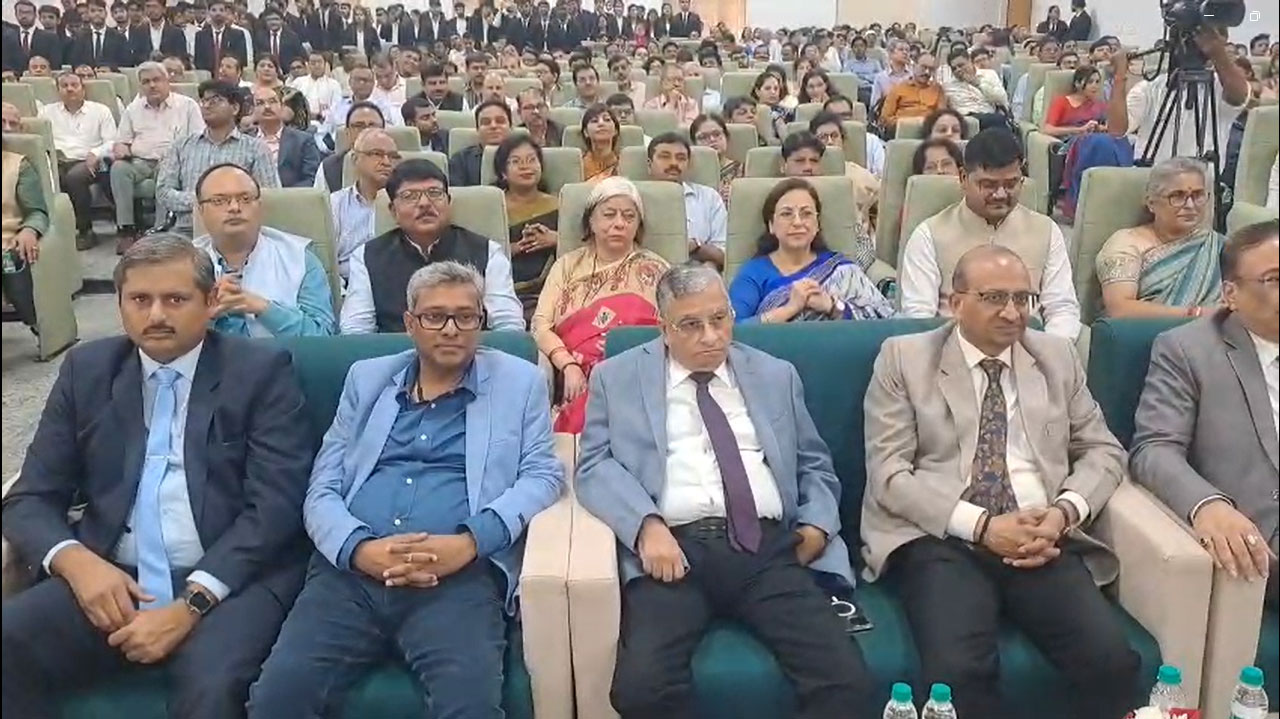 इलाहाबाद सेंट्रल यूनिवर्सिटी में आयोजित सेमिनार में भारत के मुख्य न्यायाधीश डॉ. बी.आर. गवई ने बतौर मुख्य अतिथि शिरकत की