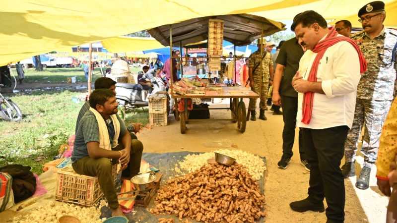 उपमुख्यमंत्री विजय शर्मा पहुंचे गीदम के साप्ताहिक बाजार