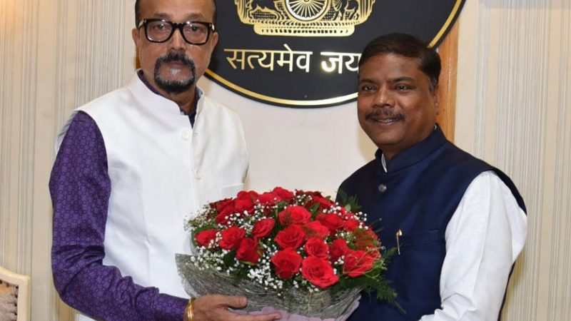 राज्यपाल डेका से वन मंत्री केदार कश्यप ने की सौजन्य भेंट