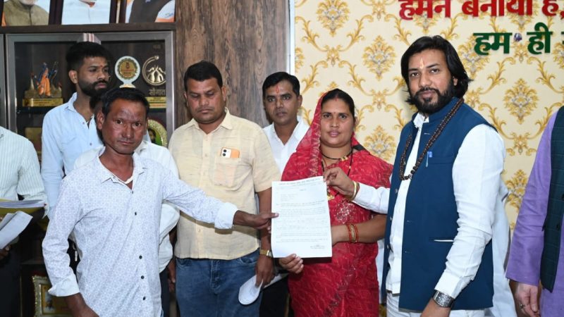 कैबिनेट मंत्री गुरु खुशवंत साहेब जी ने आरंग के क्षेत्रीय कार्यालय में किया जनदर्शन