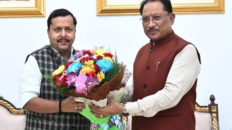 मुख्यमंत्री विष्णु देव साय से बिहार के पथ निर्माण मंत्री नितिन नवीन ने की सौजन्य मुलाकात