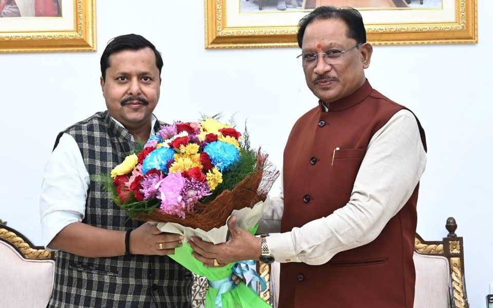 मुख्यमंत्री विष्णु देव साय से बिहार के पथ निर्माण मंत्री नितिन नवीन ने की सौजन्य मुलाकात