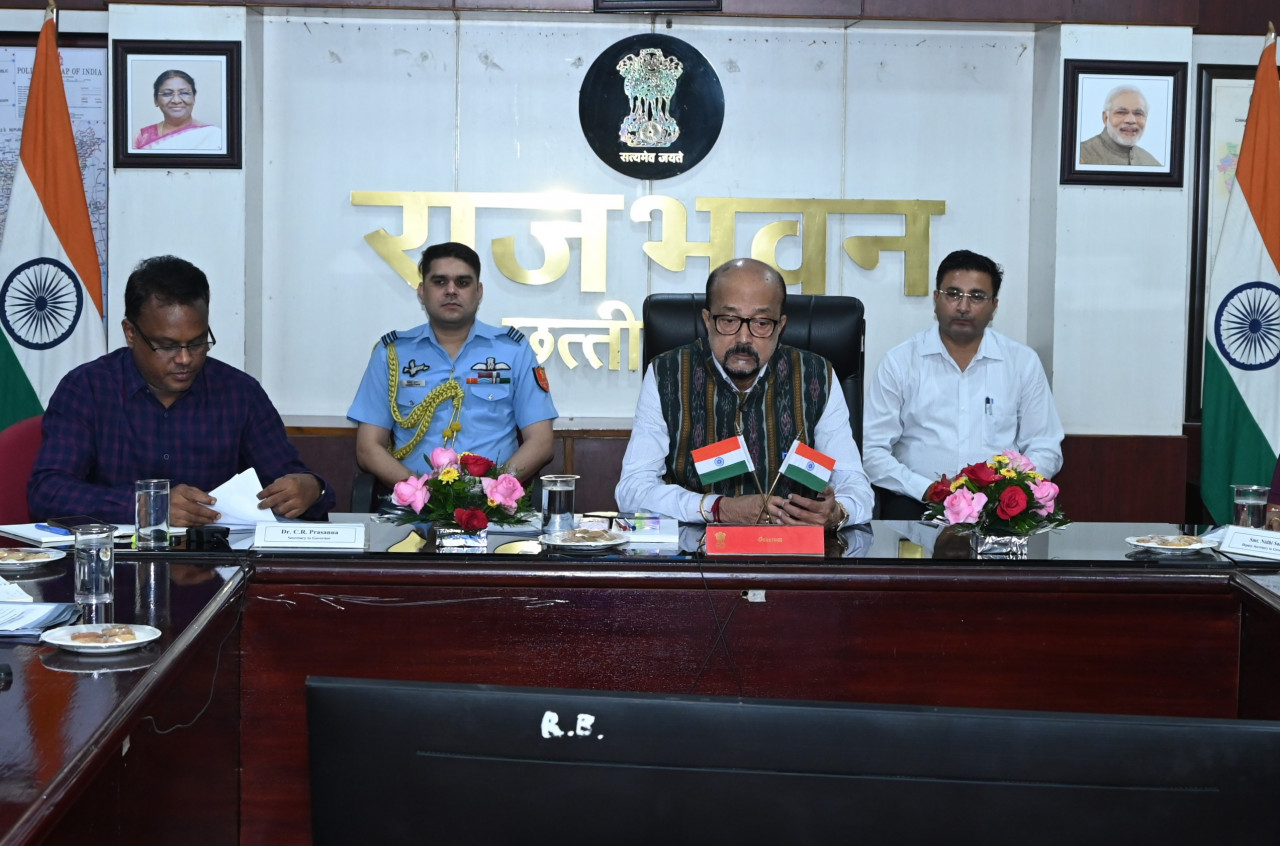 मानवीय संवेदना के साथ आकांक्षी क्षेत्रों में विकास कार्य करें – राज्यपाल रमेन डेका