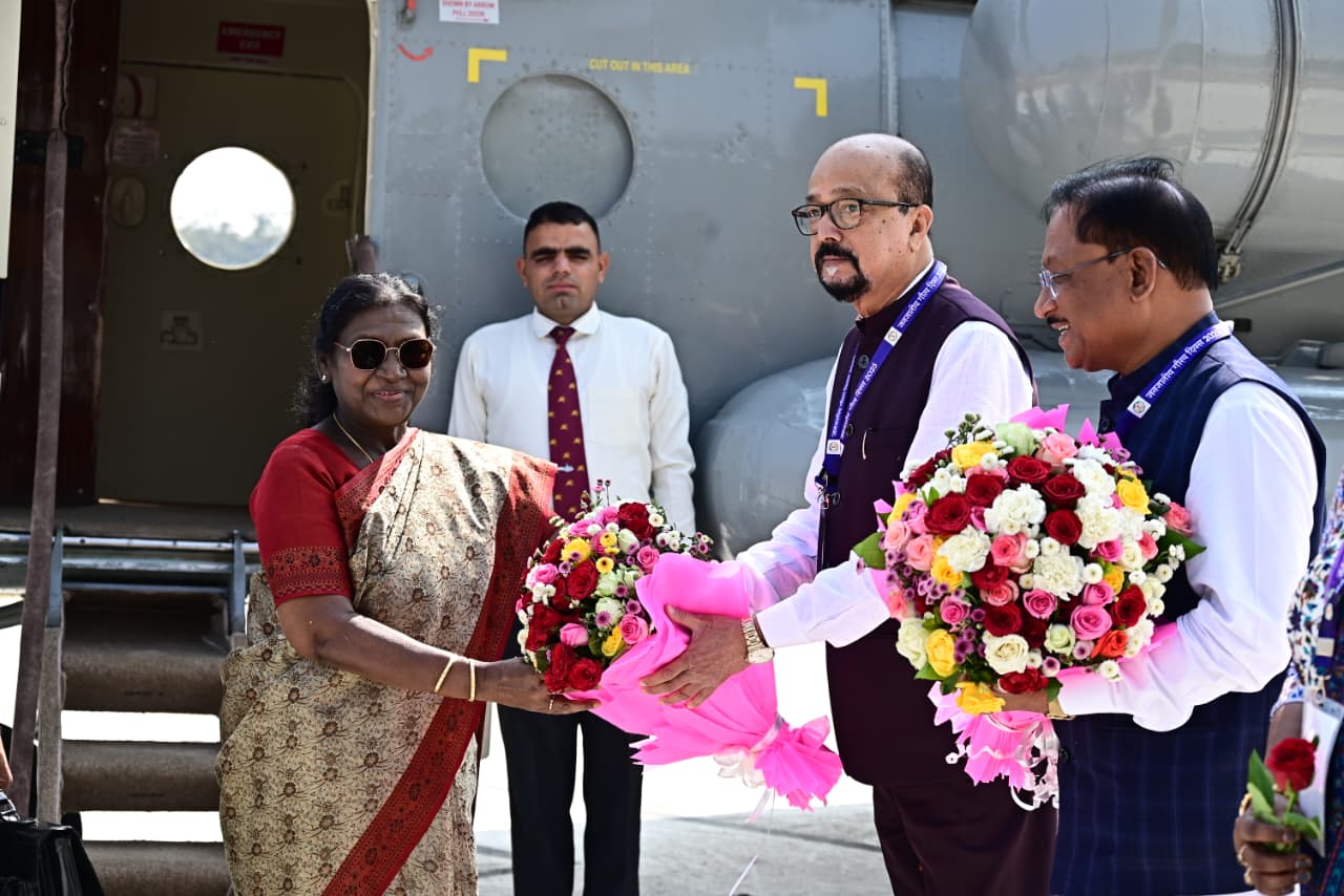 राष्ट्रपति श्रीमती मुर्मु का अंबिकापुर में आत्मीय स्वागत