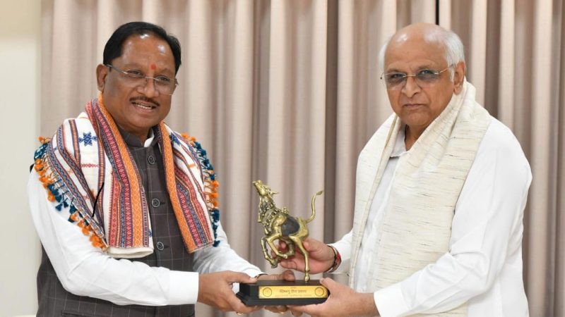 मुख्यमंत्री विष्णु देव साय ने गांधीनगर में गुजरात के मुख्यमंत्री भूपेंद्र पटेल से की सौजन्य भेंट