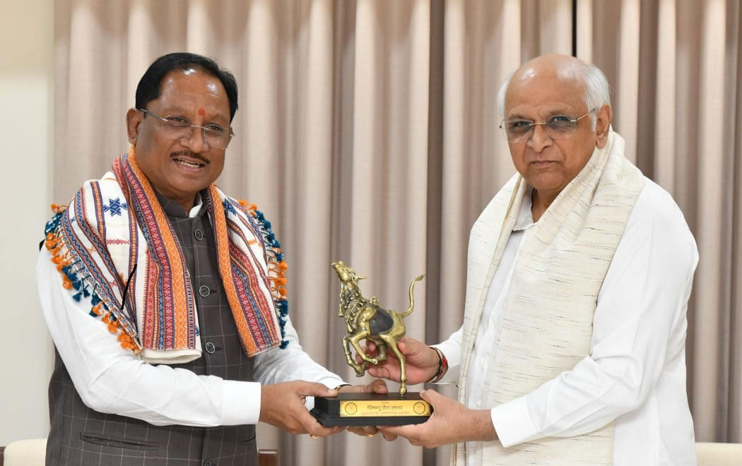 मुख्यमंत्री विष्णु देव साय ने गांधीनगर में गुजरात के मुख्यमंत्री भूपेंद्र पटेल से की सौजन्य भेंट