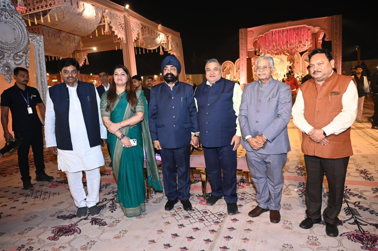 पर्यटन मंत्री राजेश अग्रवाल क्रेडा के अध्यक्ष भूपेंद्र सवन्नी की सुपुत्री एवं भाजपा नेता शिवरतन शर्मा के सुपुत्र के विवाह समारोह में हुए शामिल