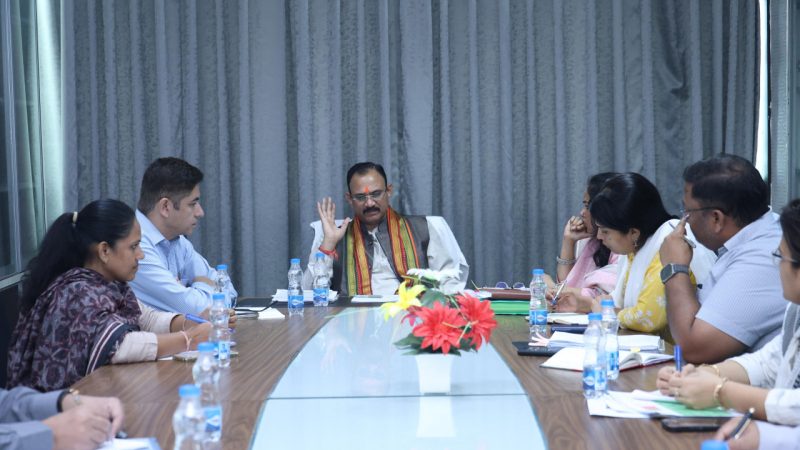 स्वास्थ्य मंत्री श्याम बिहारी जायसवाल ने की विभागीय योजनाओं की समीक्षा