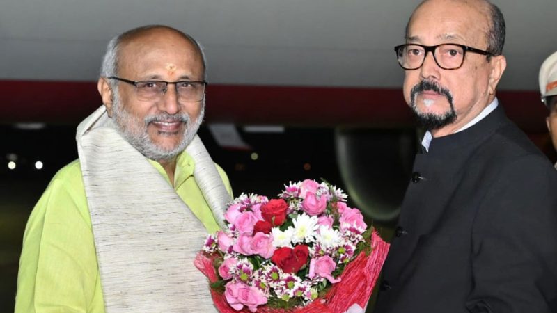 उपराष्ट्रपति सी. पी. राधाकृष्णन का राज्यपाल रमेन डेका और मुख्यमंत्री विष्णुदेव साय ने स्वामी विवेकानंद विमानतल पर किया आत्मीय स्वागत