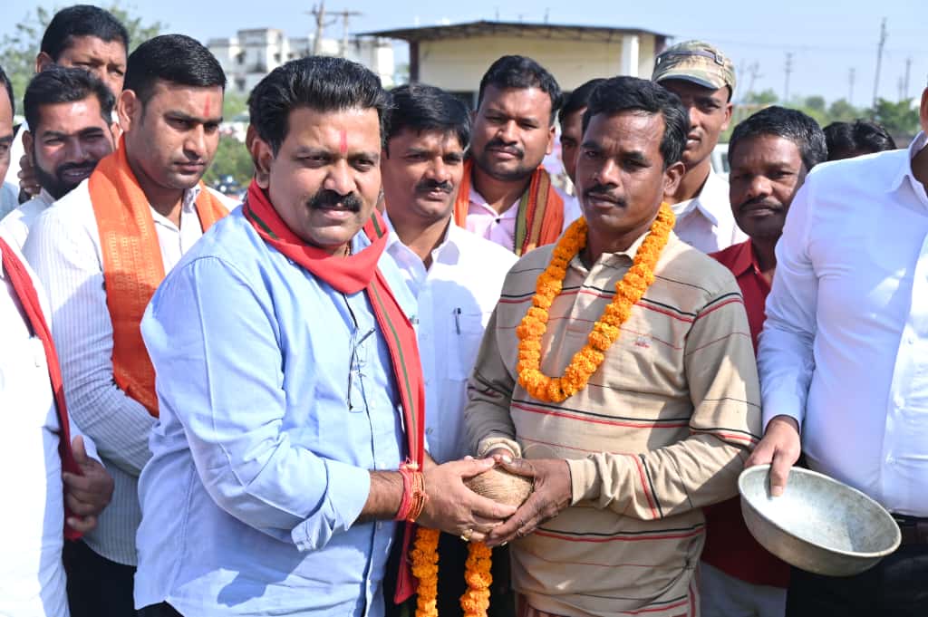 उपमुख्यमंत्री विजय शर्मा ने महराजपुर से धान खरीदी का किया शुभारंभ