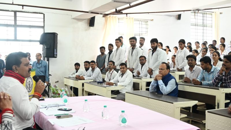 चिकित्सकों के लिए मानव स्वास्थ्य सेवा से बढ़कर, कोई खुशी और आनंद नहीं – उप मुख्यमंत्री विजय शर्मा