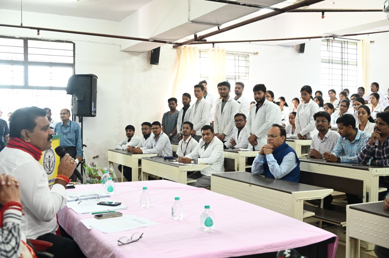 चिकित्सकों के लिए मानव स्वास्थ्य सेवा से बढ़कर, कोई खुशी और आनंद नहीं – उप मुख्यमंत्री विजय शर्मा